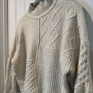 American Eagle Outfitters Women's Cream Cable Knit Crew Sweater Size Medium
